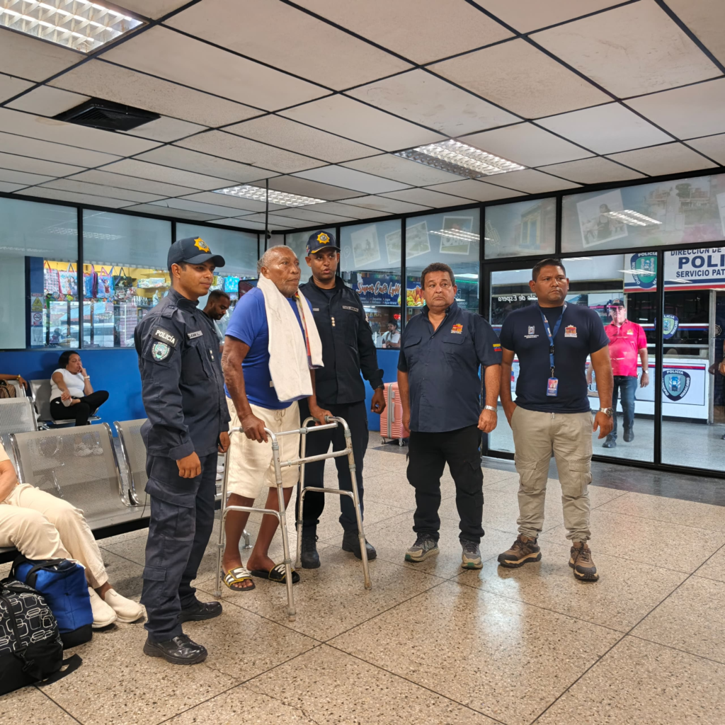 Polimaracaibo brindó atención y orientación a adulto mayor desorientado en la terminal de pasajeros 
