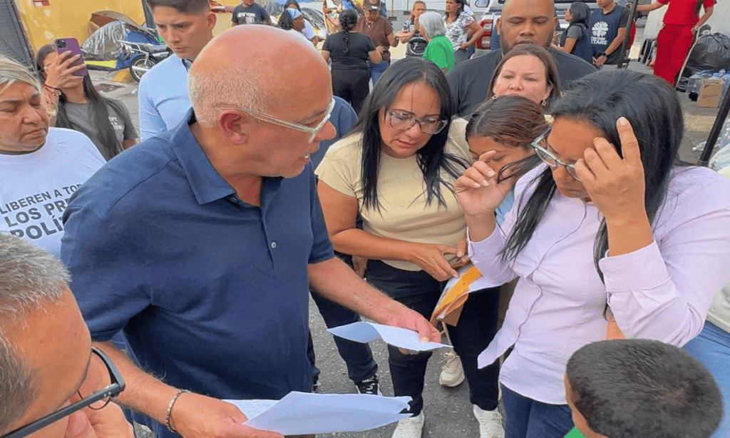 Jorge Rodríguez: se reúne con familiares de detenidos en la Zona 7 de Boleíta
