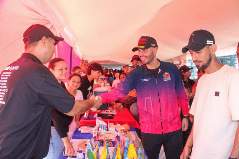 ¡Jornada barrio adentro! Comuna “El Despertar del Rey” recibió la jornada integral de la Alcaldía de Maracaibo