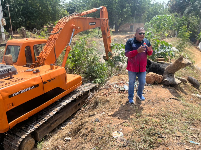 ¡Tramo de la cañada Morillo! Alcaldía de Maracaibo inició limpieza de la cañada Manuelita Sáenz