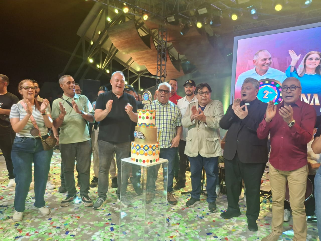 ¡Artistas nacionales e internacionales! El pueblo disfrutó del concierto en el Parque Monumental Ana María Campos