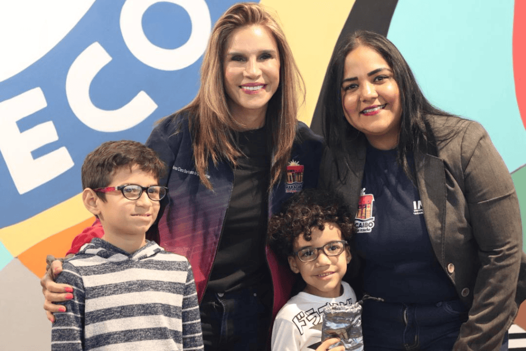 ¡Alcaldía Bolivariana de Maracaibo! Niños y niñas de las escuelas de gaita recibieron lentes del Programa Santa Lucía
