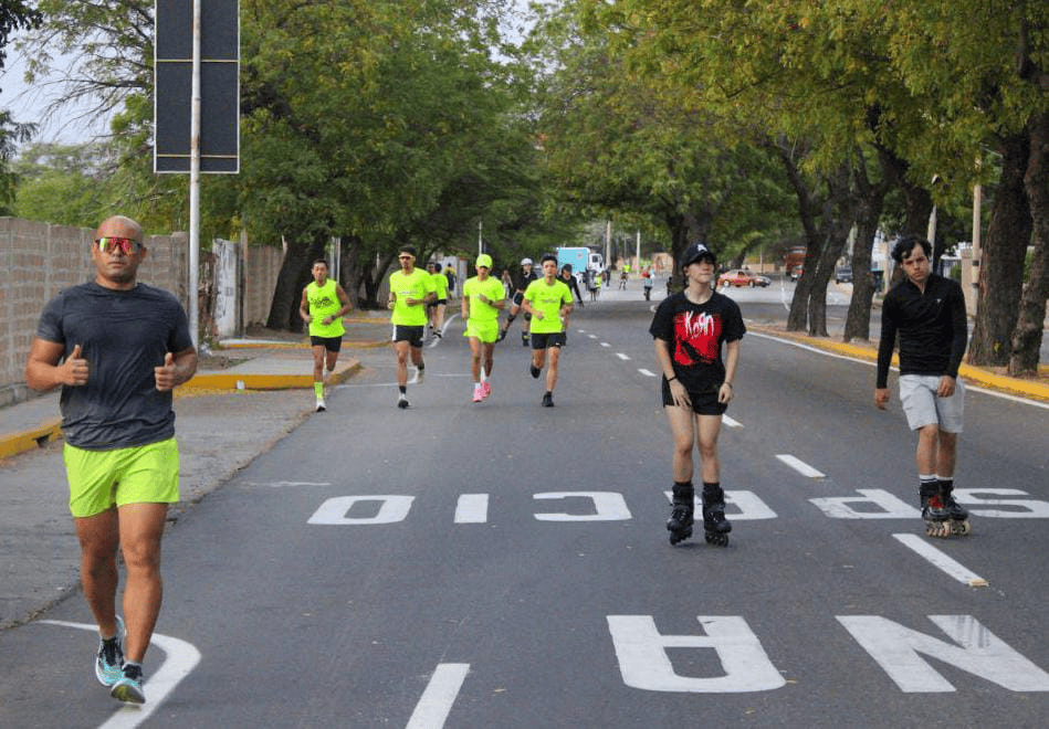 Atletas de la CAF 2026 participaron este domingo de ciclovía en Maracaibo