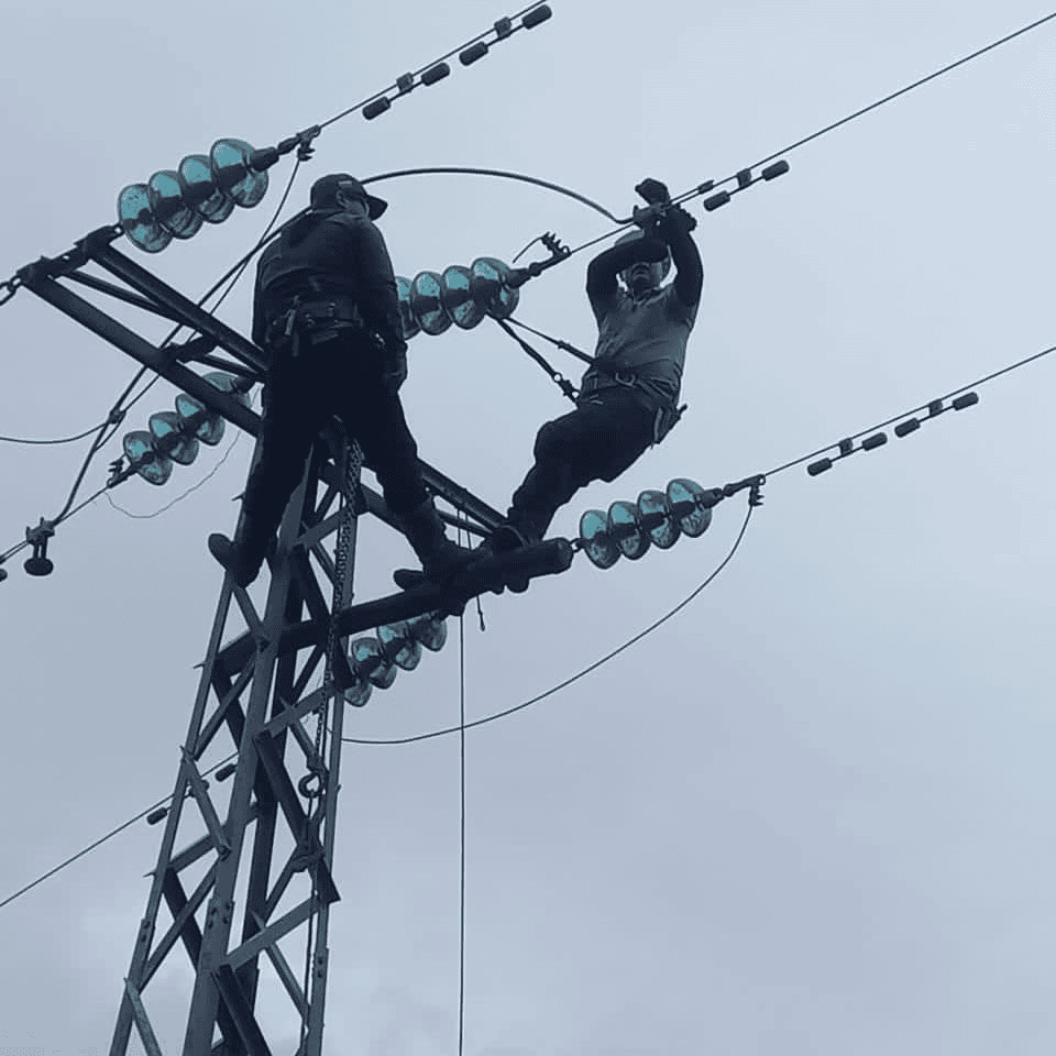 Tras afectación por lluvias CORPOELEC normaliza servicio en municipios de Mérida y Zulia