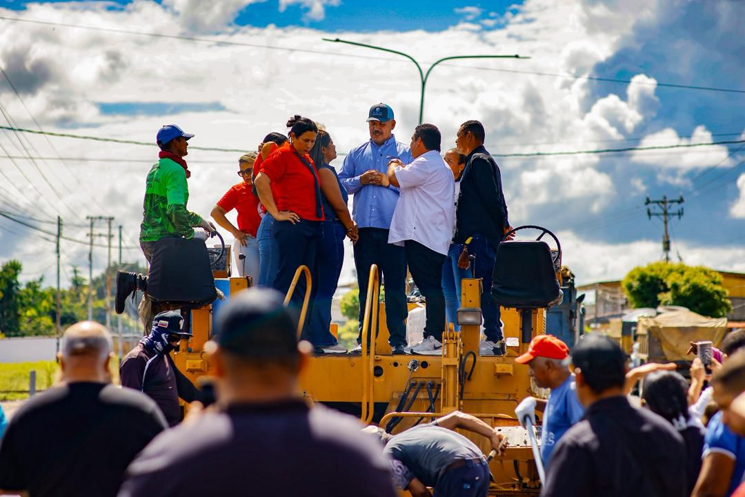Con 438.000 toneladas colocadas gobernador Luis Caldera consolida Plan Estadal de Asfaltado en el Zulia