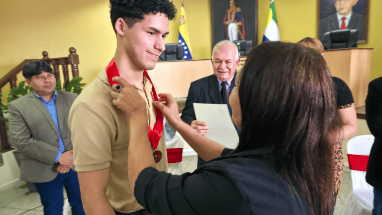 Condecorados 51 jóvenes en Mara con la Orden José Félix Ribas
