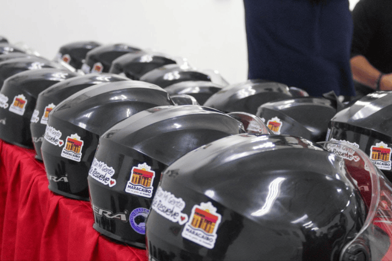 Alcaldía de Maracaibo entregó 600 cascos protectores a motorizados