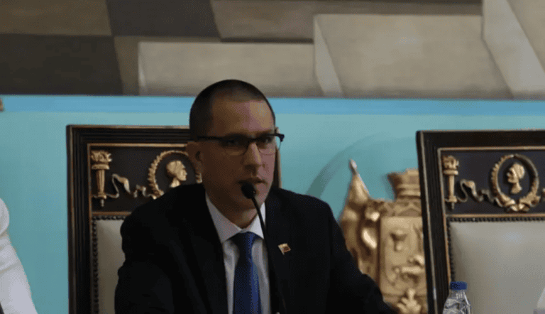 Arreaza: Ley de Amnistía suma más de dos mil libertades plenas y 177 excarcelaciones