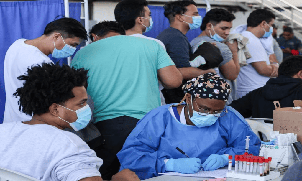 ¡Reciben atención médica! Venezolanos deportados de EEUU regresaron al país