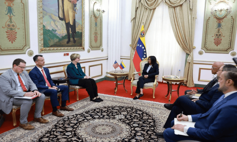 Presidenta encargada Delcy Rodríguez se reúne con la enviada de Trump, Laura Dogu