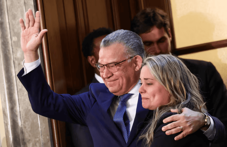Donald Trump presenta al venezolano Enrique Márquez en el discurso del estado de la Unión