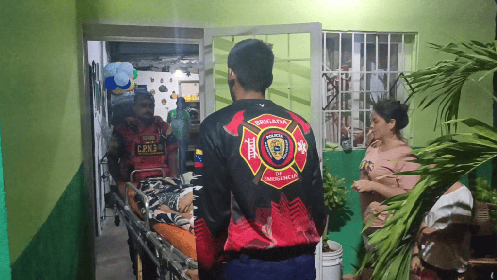 Brigada de Emergencia de la PNB traslada a niño tras superar intervenciones por tumor cerebral