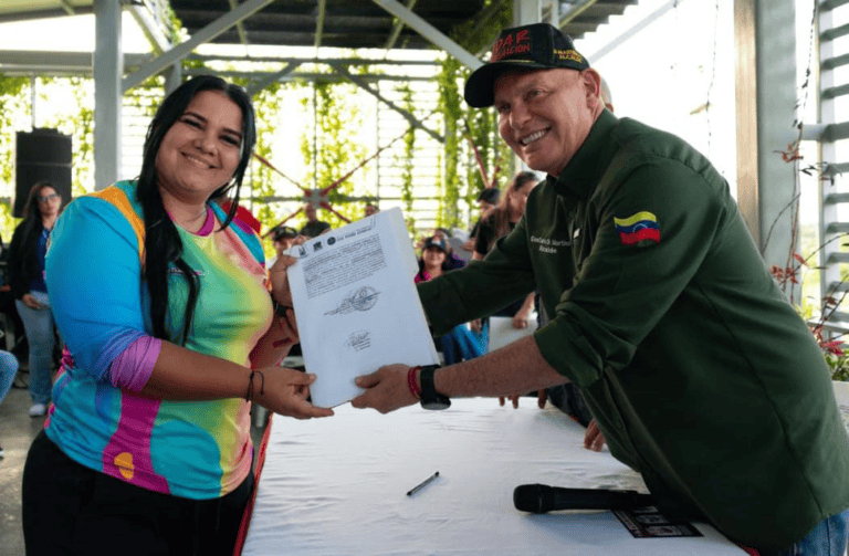 ¡También recibieron ayudas humanas! Alcaldía de Maracaibo firmó contrato con emprendedores del Parque Ana María Campos