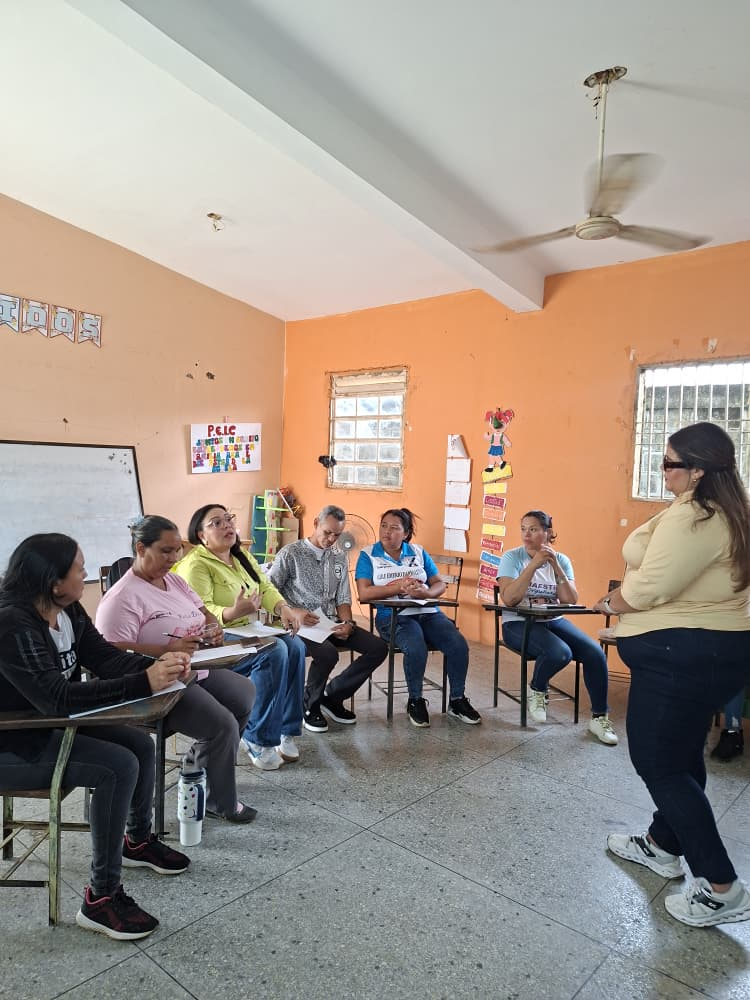 ¡Acompañamiento familiar! FUNDANIS dictó charlas sobre salud mental en comunidades marabinas