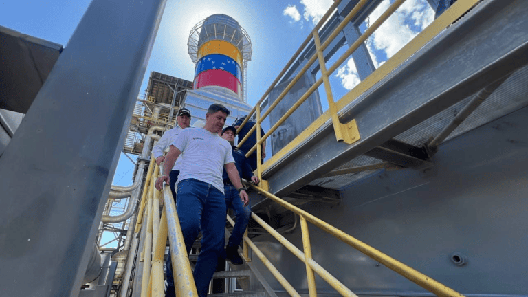 Ministro Márquez inspeccionó labores de mantenimiento en Termozulia