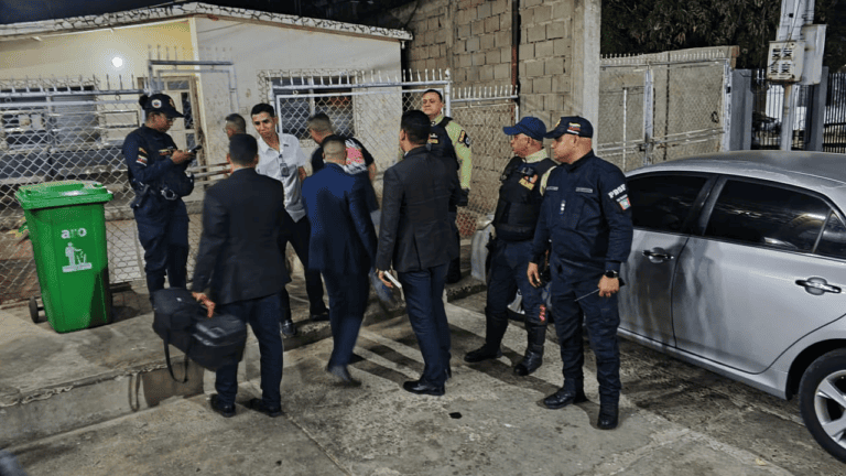 ¡Se ahorcó en la parte trasera de su vivienda! Encuentran sin vida cuerpo de un joven en la urbanización San Felipe de San Francisco