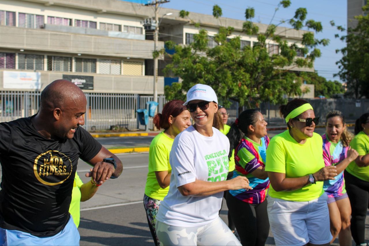 Salud y recreación con Maracaibo Fitness para las mujeres en su día