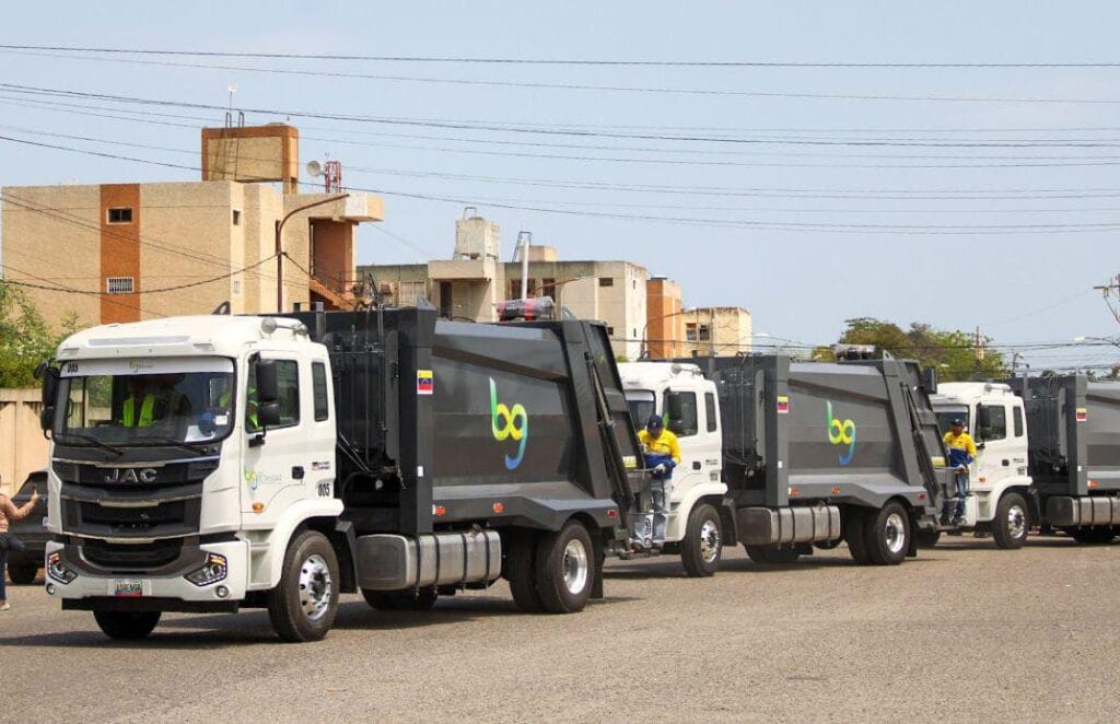 Alcaldía de Maracaibo recibió nuevos compactadores para aseo urbano