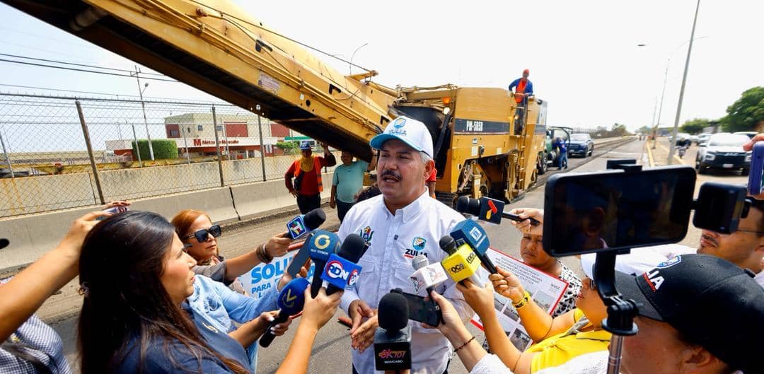 Gobernador Caldera supervisa trabajos de asfaltado en la avenida Don Manuel Belloso