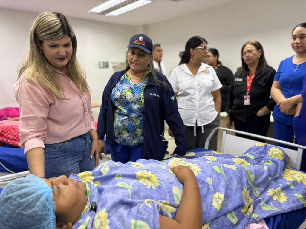 Primera Dama Roselyn López de Caldera encabeza jornada ginecológica
