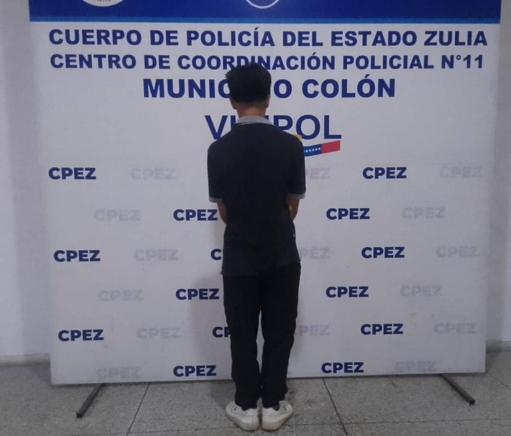 Sujeto junto a su hermano adolescente fueron detenidos por violencia contra un menor