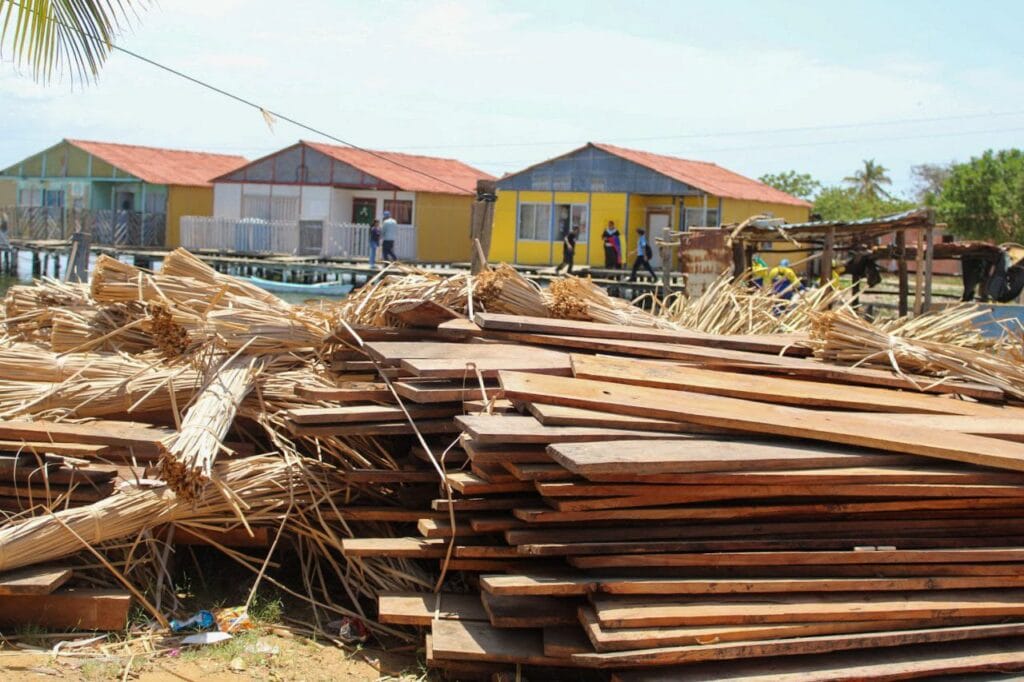 Alcaldía de Maracaibo inició trabajos de sustitución de caminerías de Santa Rosa de Agua