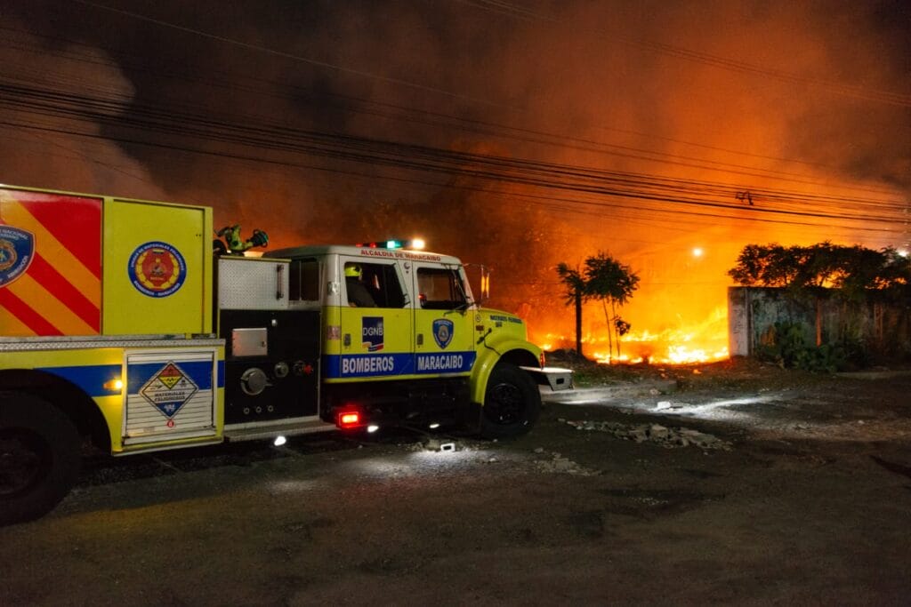Alcaldía sofoca tres incendios en menos de 24 horas en Maracaibo