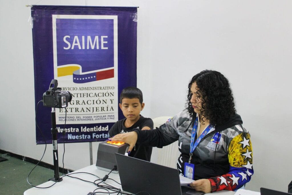 Niños y niñas obtuvieron su documento