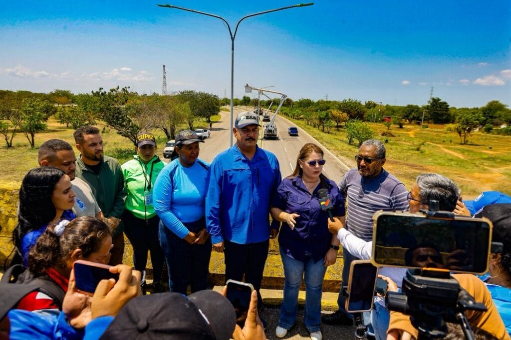 Gobernador Luis Caldera ejecuta gobierno de calle en Santa Rita en las áreas de agua, educación e iluminación