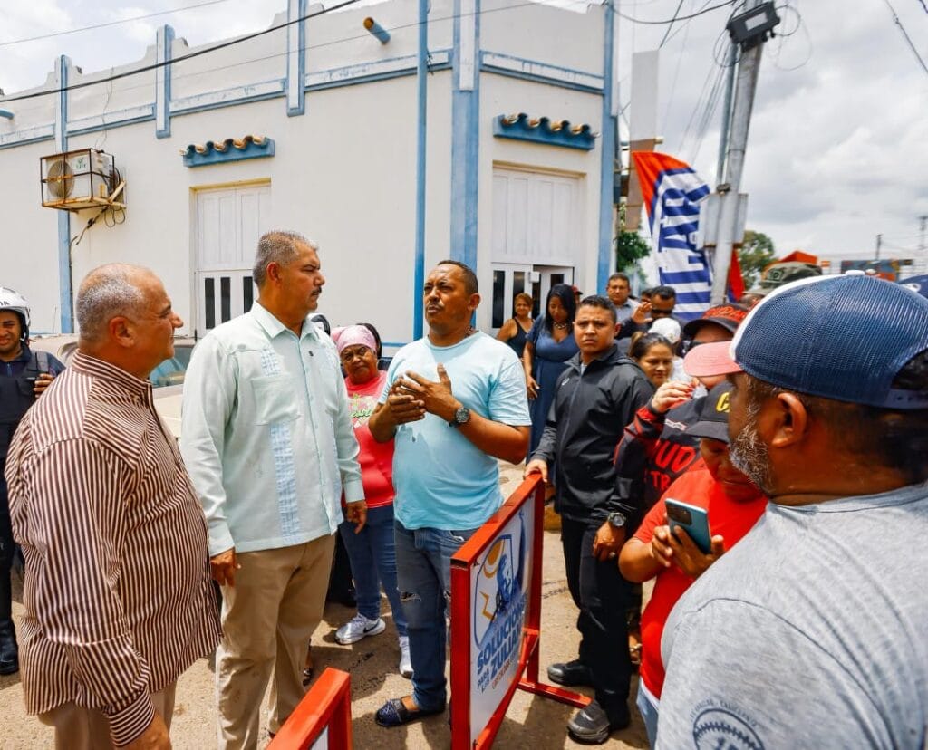 Gobernador Luis Caldera inicia Plan de Asfaltado en San José de Perijá en el día de su patrono