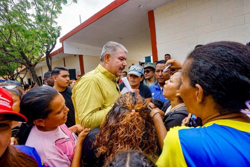 Gobierno Bolivariano y pueblo organizado entregan escuelas Doña Menca