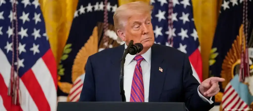 Trump: "Espero con ansias ver a ICE en acción en nuestros aeropuertos"