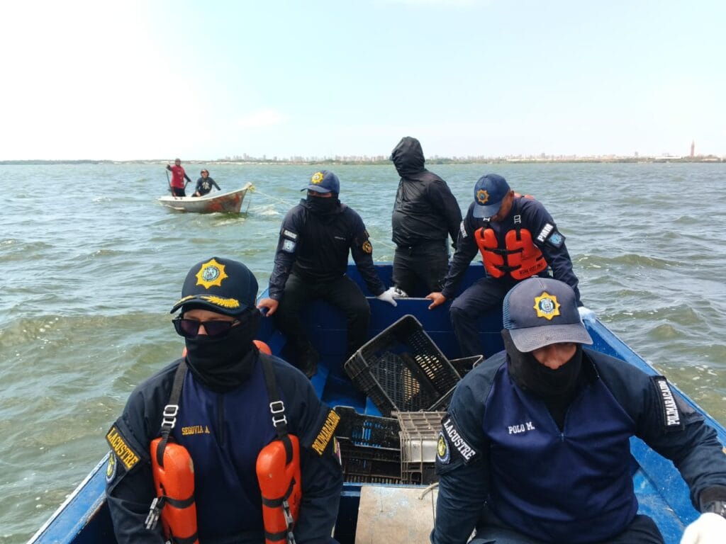 Apoyo oportuno a embarcación en el Lago de Maracaibo