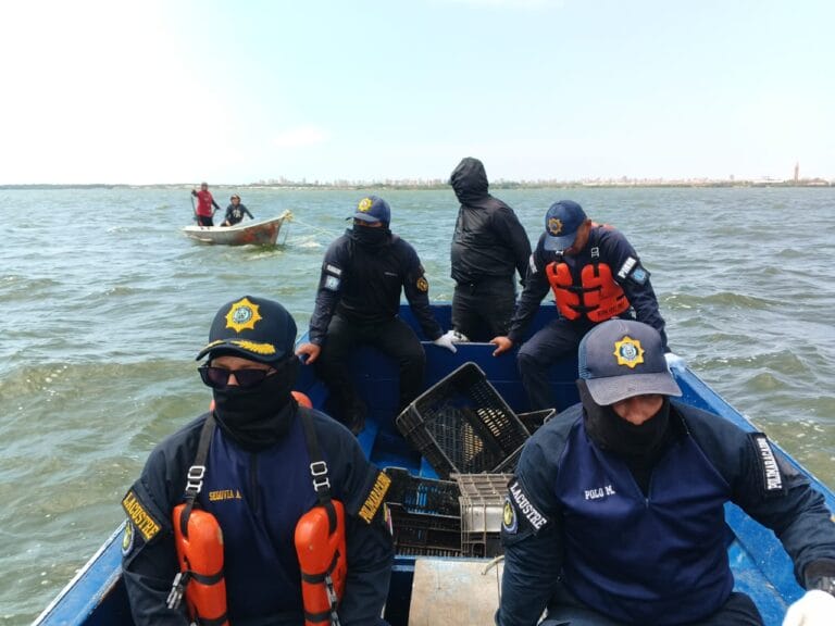 Apoyo oportuno a embarcación en el Lago de Maracaibo