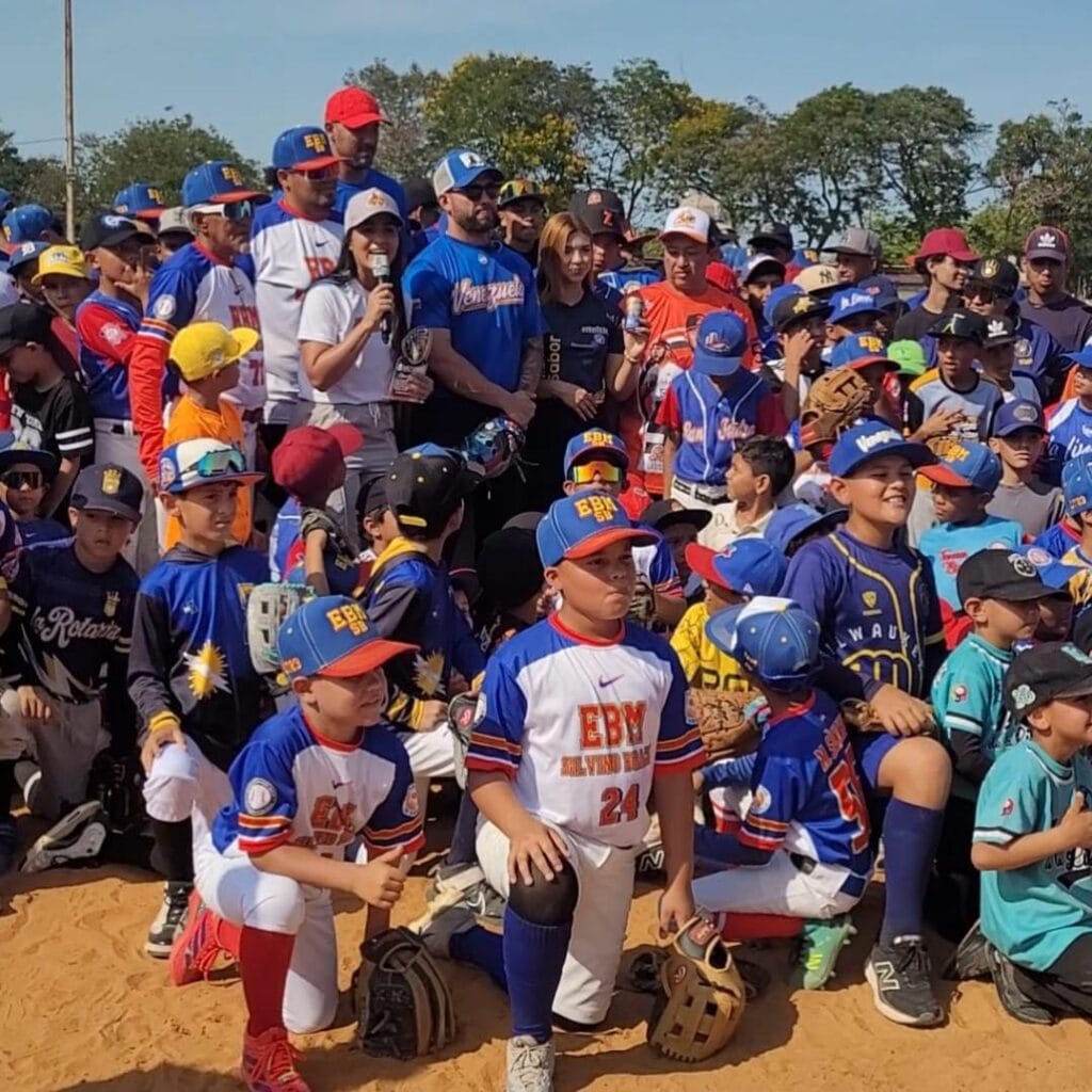 ¡Alcaldía promueve el deporte! 180 niños disfrutaron con Silvino Bracho una práctica de béisbol