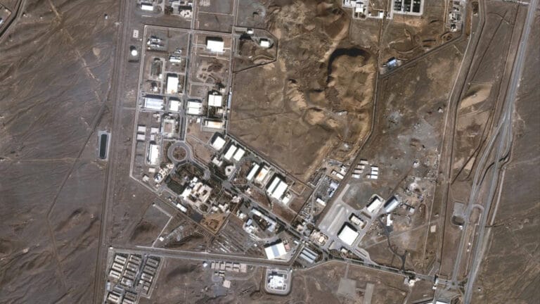 EEUU ataca bastión nuclear iraní