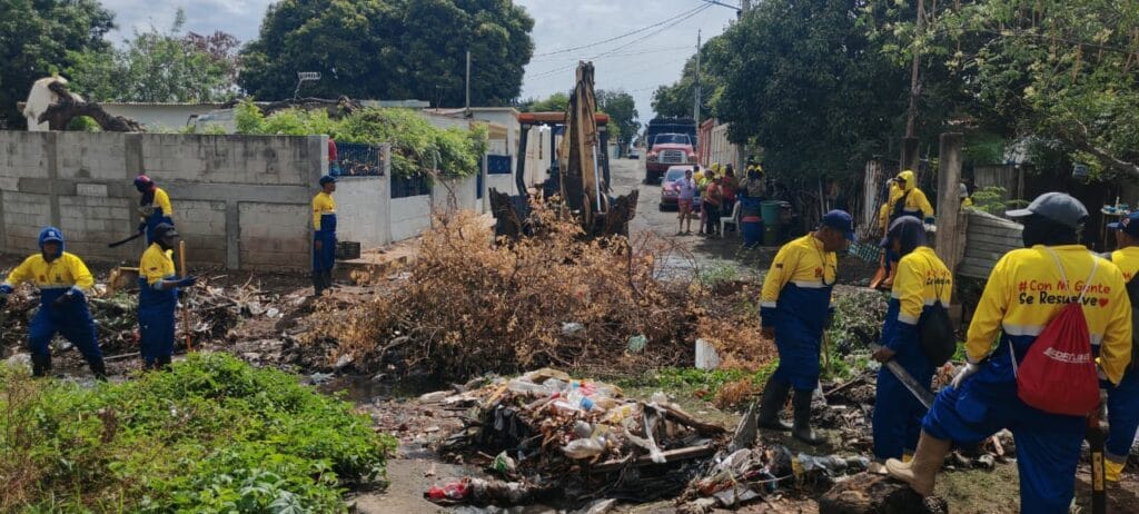 Alcaldía de Maracaibo despeja cañada La Arreaga en Brisas del Sur