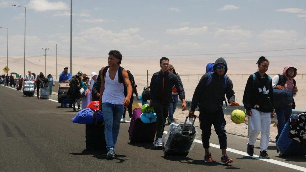 Uso de los migrantes venezolanos como bandera política en las campañas presidenciales de países como Perú y Chile en tendencia