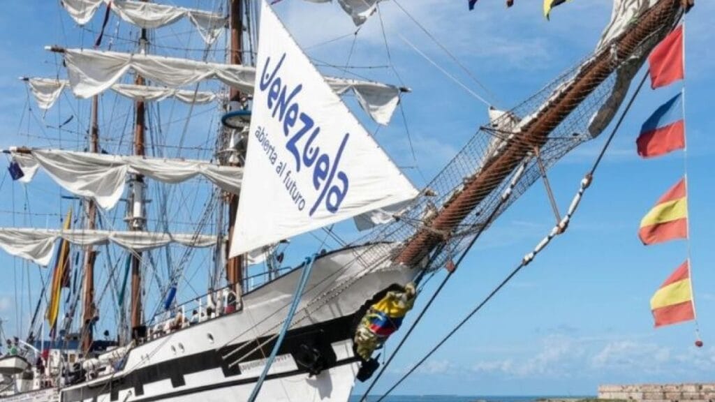 Buque Escuela Simón Bolívar rumbo a la Mancomunidad de Dominica