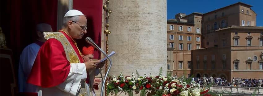 El Papa preside su primer Domingo de Resurrección y convoca una vigilia por la paz