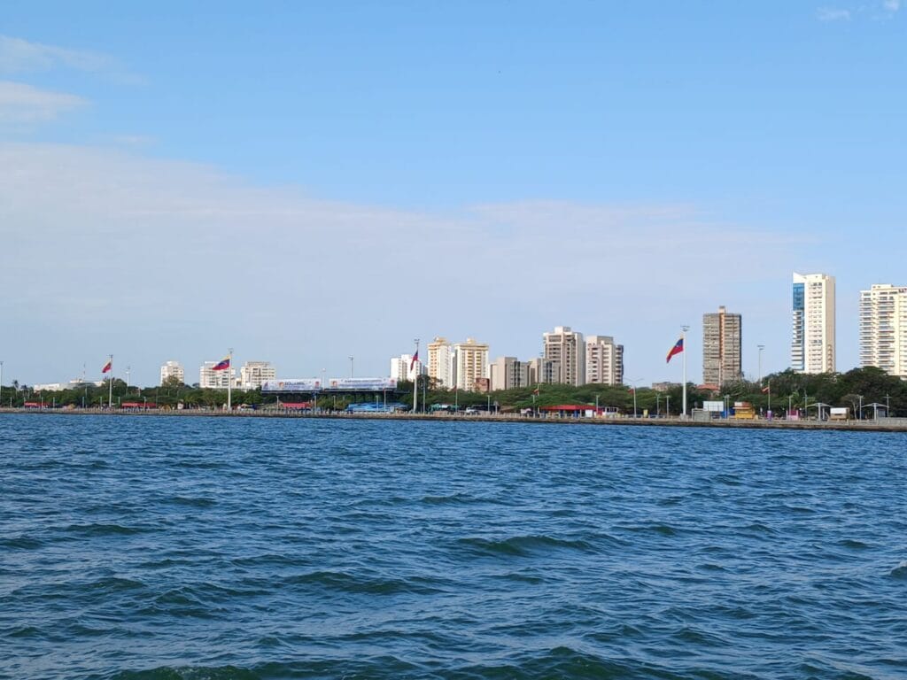 Gobernación del Zulia e ICLAM inician plan de saneamiento del Lago tras el asueto de Semana Santa