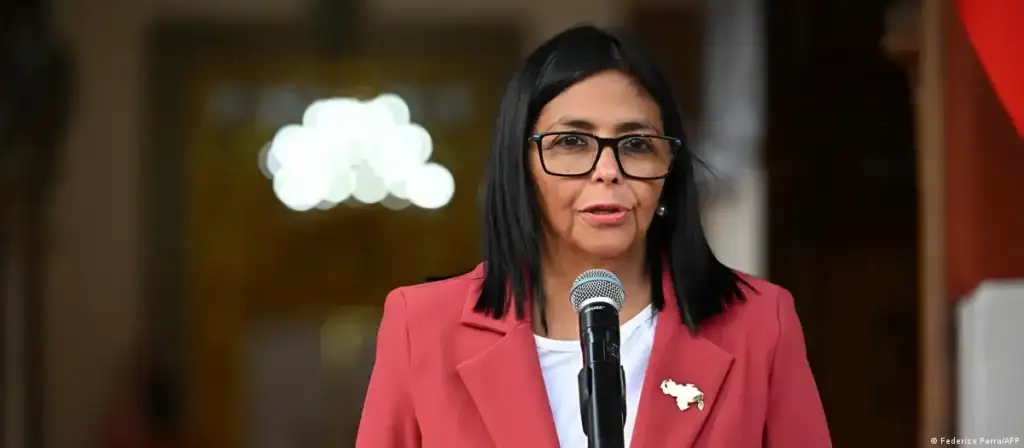 Delcy Rodríguez promete aumentar salarios
