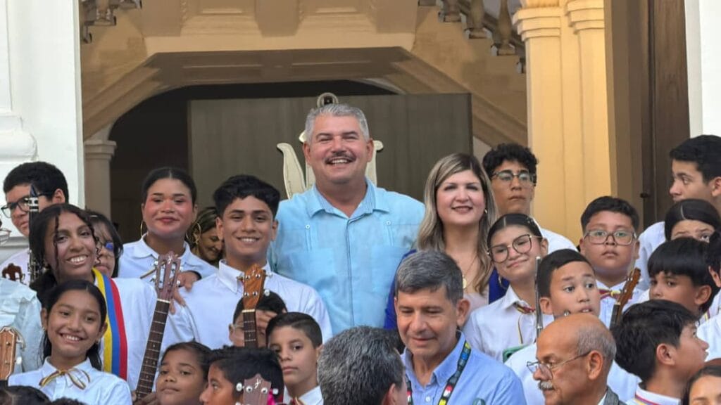 Gobernación del Zulia celebra el Día del Cuatro con concierto en la plaza Bolívar de Maracaibo