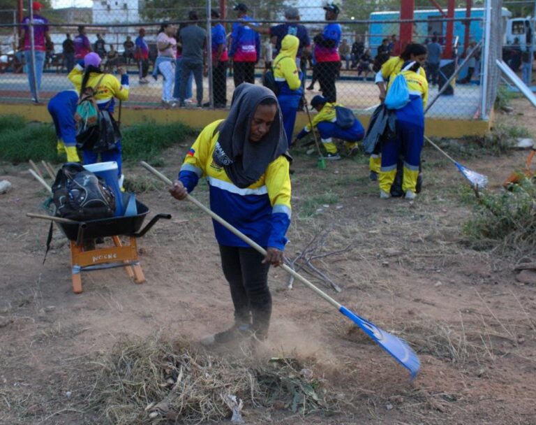 Más de 200 toneladas de desechos vegetales recolectó IMA en Cumbres de Maracaibo