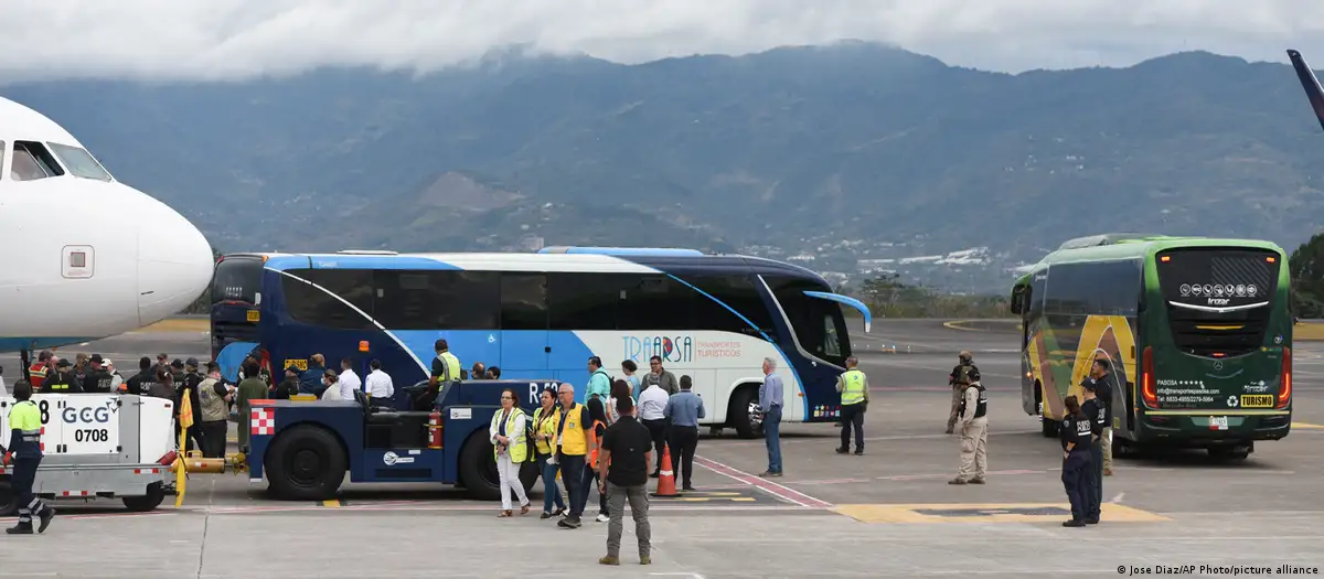 Costa Rica recibe primer vuelo con deportados desde EEUU