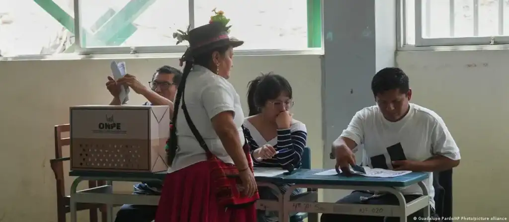 ¡Tras retraso! Perú continúa este lunes en jornada electoral