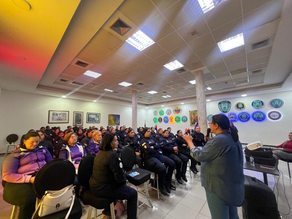 Taller "Rutas de Atención y Derivaciones Seguras" dictaron a funcionarias de Polimaracaibo