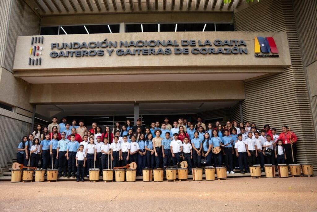 ‎ ‎Fundación Nacional de la Gaita dota de instrumentos a agrupaciones de la COL