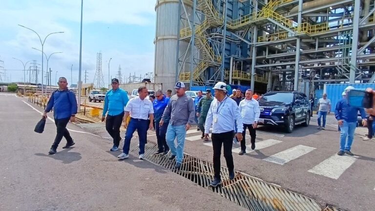 Ministro Alcalá inspeccionó subestaciones del SEN en el estado Zulia