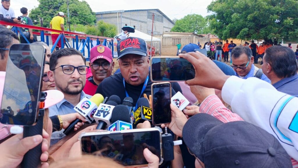 ¡En la Parroquia Cecilio Acosta! Alcaldía de Maracaibo rehabilitó puente e intervino cañada en sector La Galletera